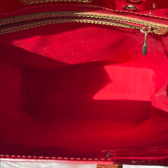 LOUIS VUITTON Monogram Vernis Reade MM Hand Bag Red Rouge - Picture 13 of 17